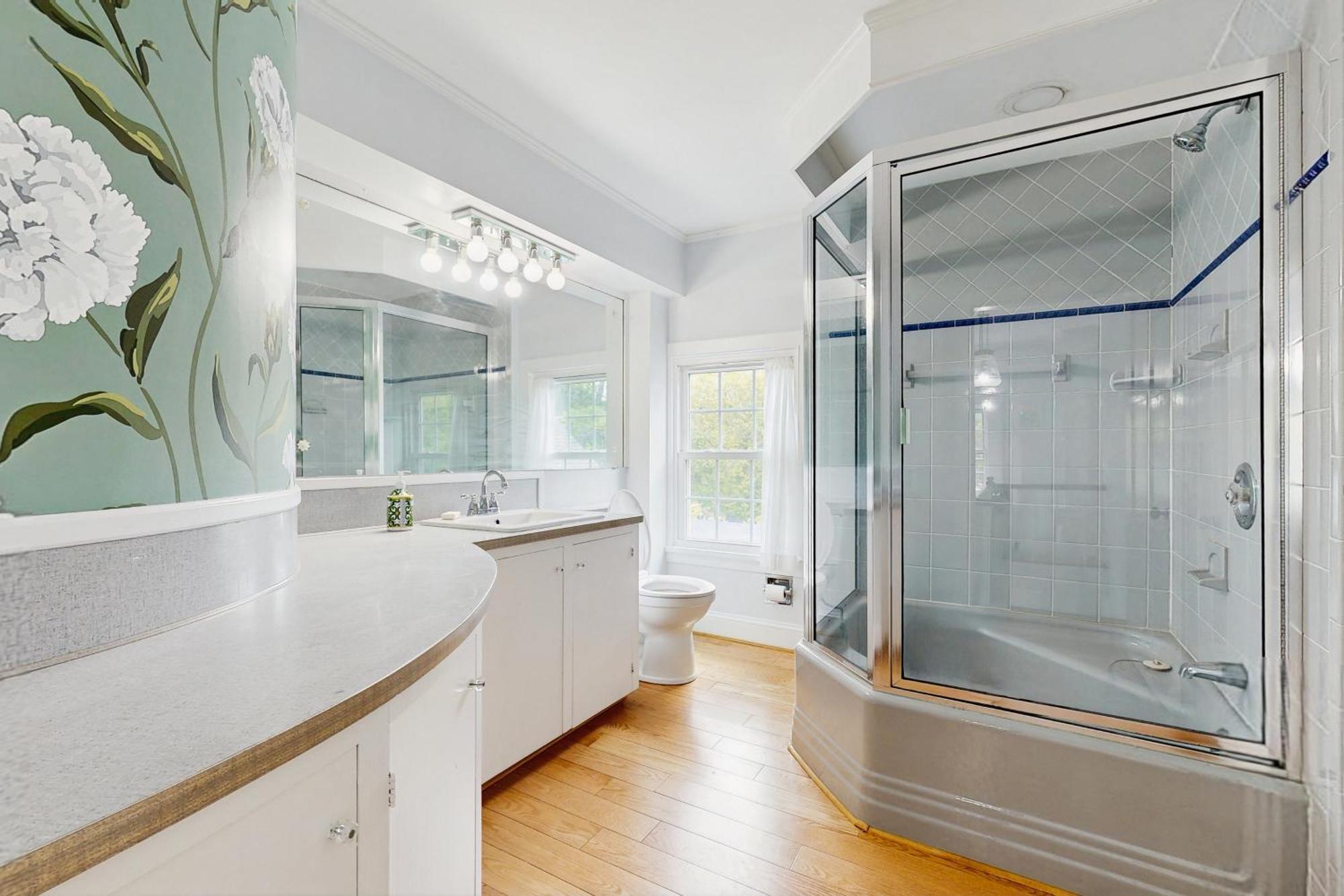 Seabreeze Manor Holiday home